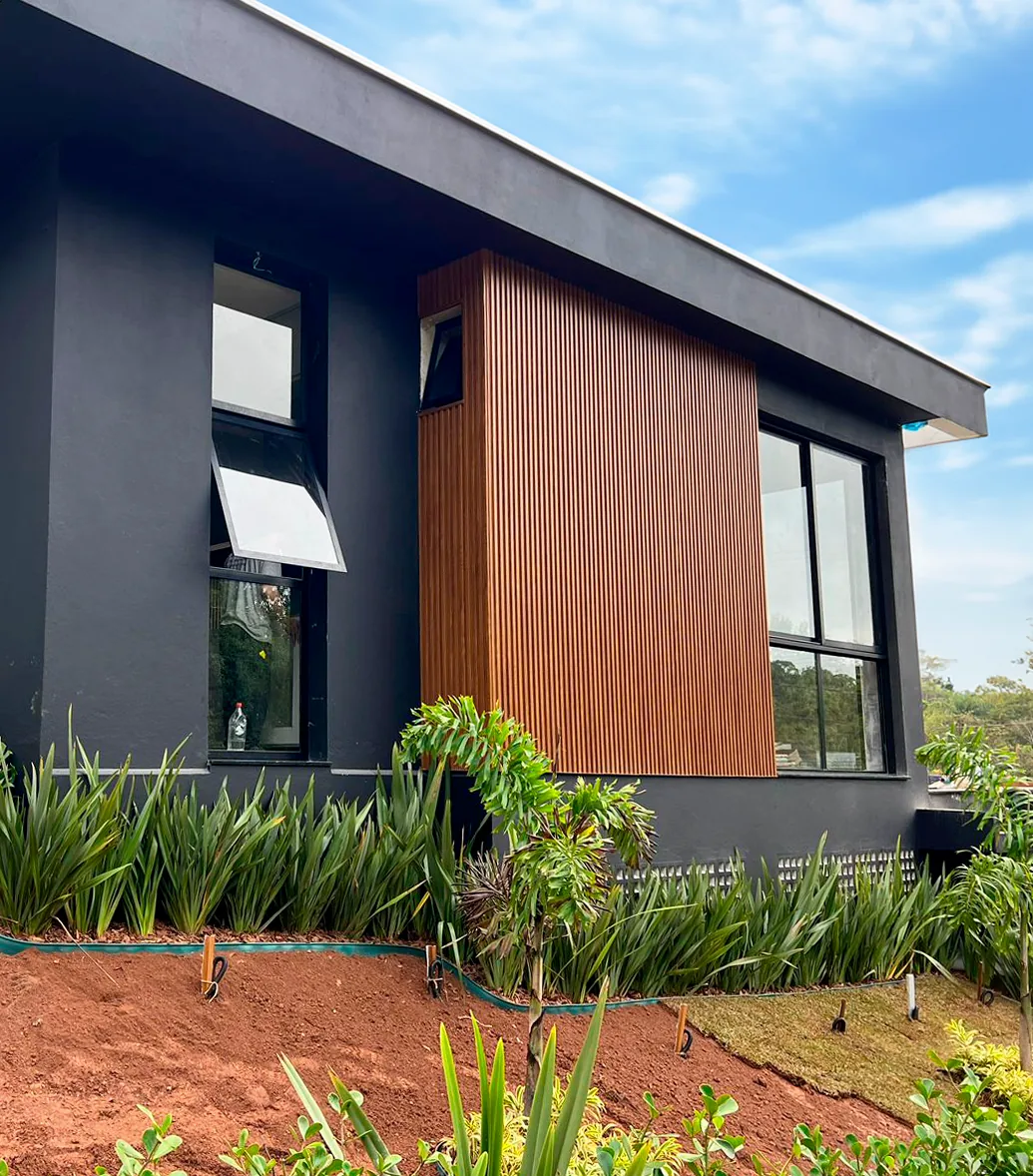 PVC vs. Gesso: Avaliando Durabilidade e Instalação
