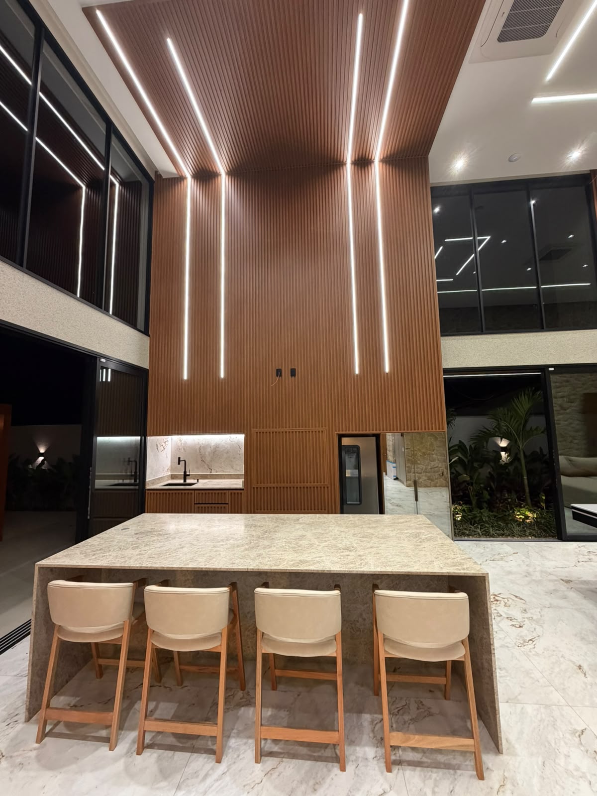 Guia definitivo: Painéis Ripados na Arquitetura de Luxo